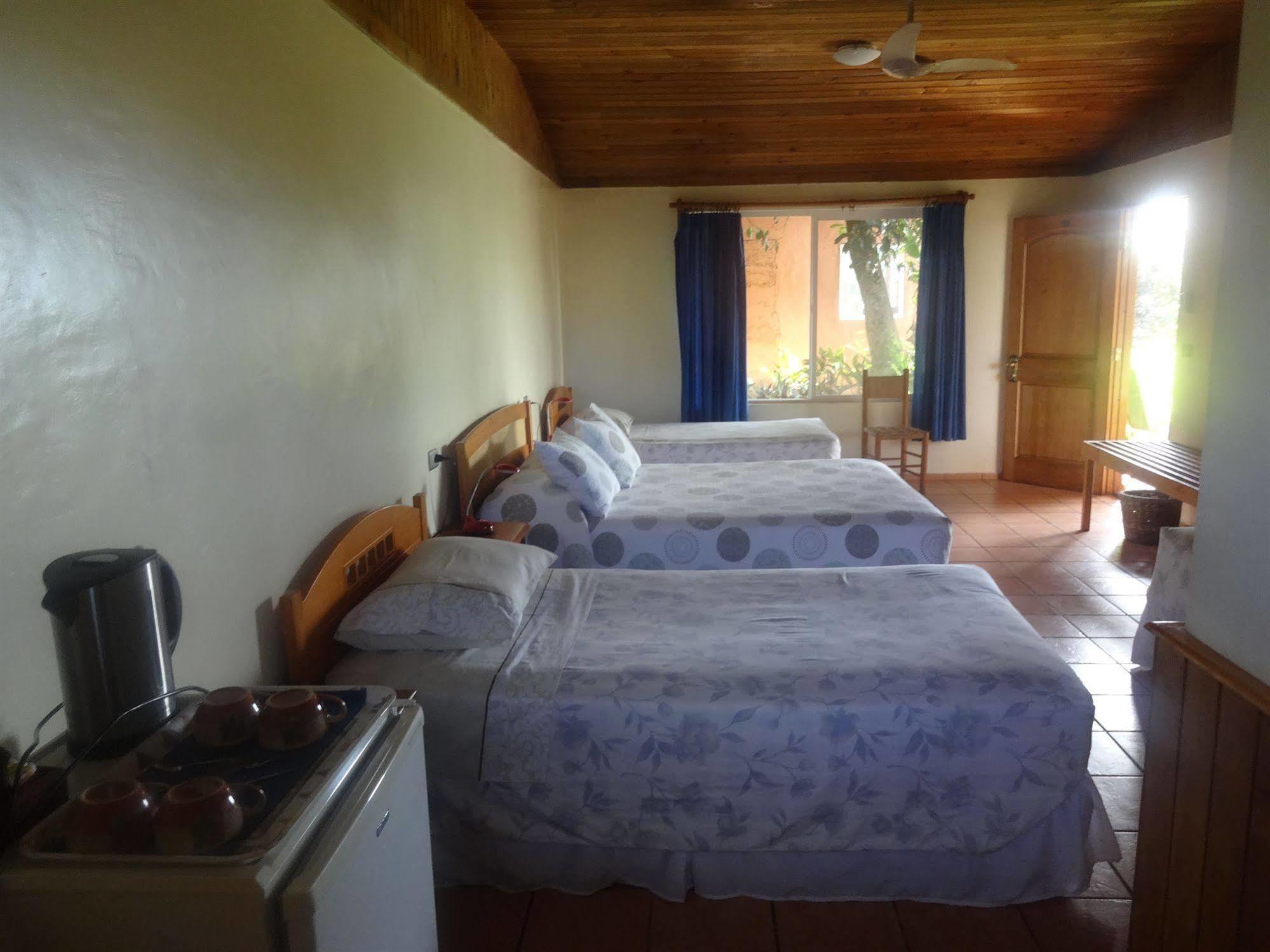 Hotel Taura'A Hanga Roa Exterior photo